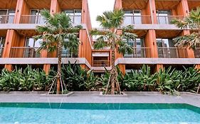 โรงแรมริเวอร์ตัน Hotel 4*
